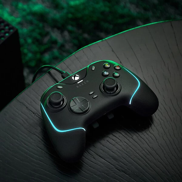 Razer Wolverine V2 Chroma Gamepad for Xbox Series PC Studio